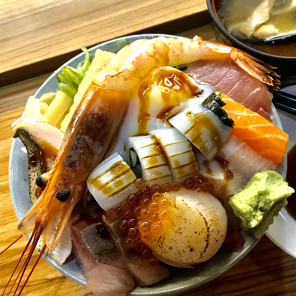 招牌海鮮丼